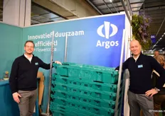 Sander de Hoog en Bernard van der Valk van Argos presenteren de APP-Flowercrate.